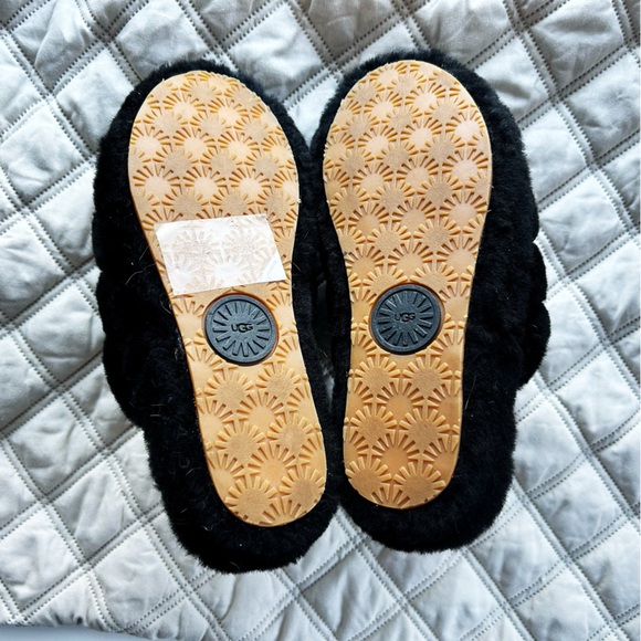 NEW UGG Fur Slipper Slides Women's 6 Black - Picture 2 of 7